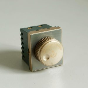 http://thinhdong.vn/danh-muc/thiet-bi-dien-dobo/