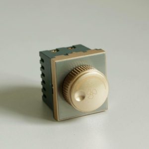 http://thinhdong.vn/danh-muc/thiet-bi-dien-dobo/