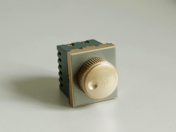 http://thinhdong.vn/danh-muc/thiet-bi-dien-dobo/